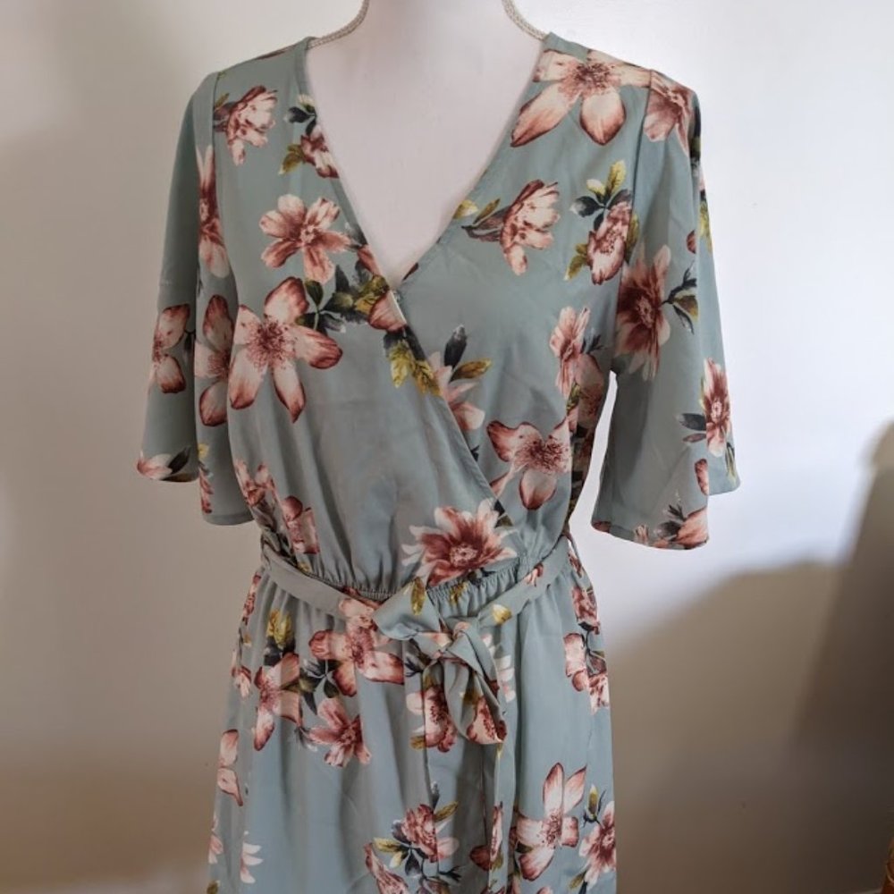 MINE Beautiful Green Floral Dress